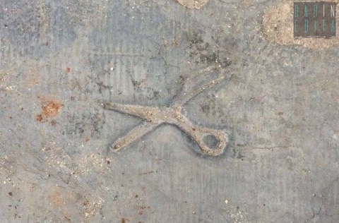 Se le forbici sono scolpite sui marciapiedi: �Proteggono le case dall'invidia�